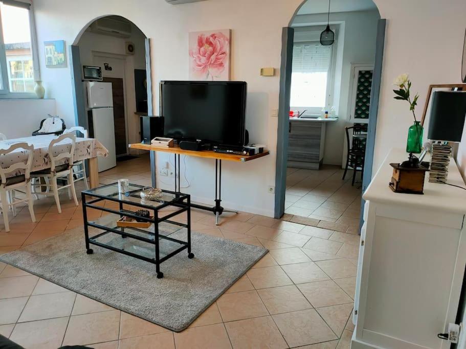 Meuble 3 Etoiles Dans Un Petit Village Du Gers Villecomtal-Sur-Arros Eksteriør bilde